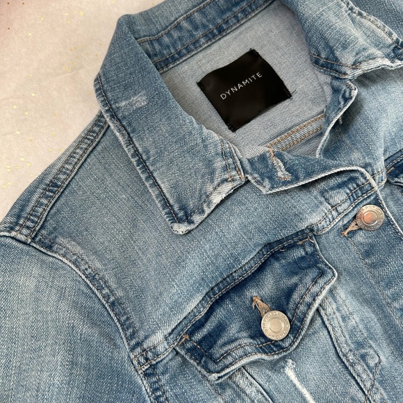 Dynamite Fitted Jean Jacket Distressed Lightwash🌸🩵 - Picture 9 of 11